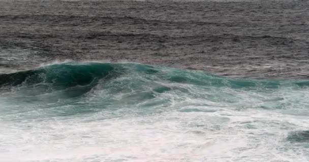 海浪汹涌 海景尽收眼底 — 图库视频影像