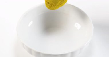 Kurutulmuş zencefil tozu. 