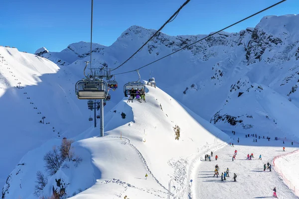 Sochi Russia January 2018 Scenic Sunny Winter Landscape Skiers Boarders — Stock Photo, Image