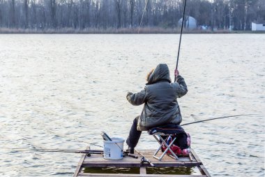 İplik çubuk doğal sonbahar yakın arka görünümü kadar döküm balıkçı.