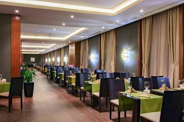 Sochi, Rusia - 26 de febrero de 2014: Sparx restaurante interior en Gorky Gorod resort . — Foto de Stock