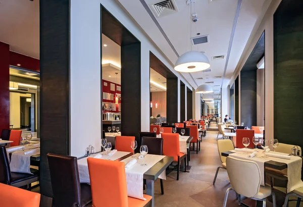 Arena restaurante interior en Courtyard Marriott Sochi Krasnaya Polyana Hotel en Gorky Gorod resort — Foto de Stock