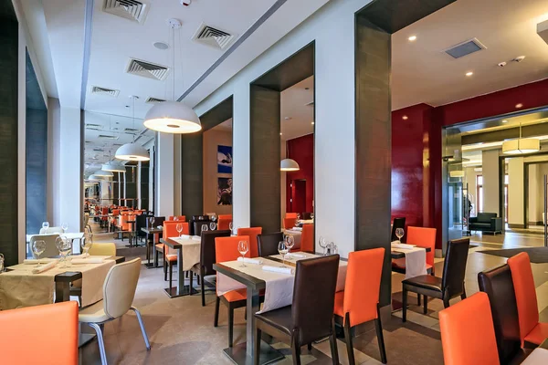 Arena restaurant interior in Courtyard Marriott Sochi Krasnaya Polyana Hotel in Gorky Gorod resort — Stock Photo, Image