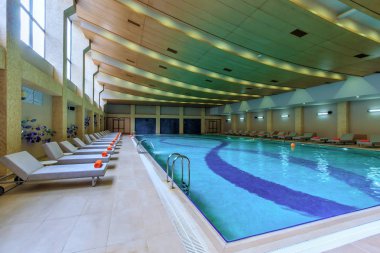 Soçi, Rusya - 26 Şubat 2014: Gorky Gorod tatil beldesinde Soul Spa yüzme havuzu iç.