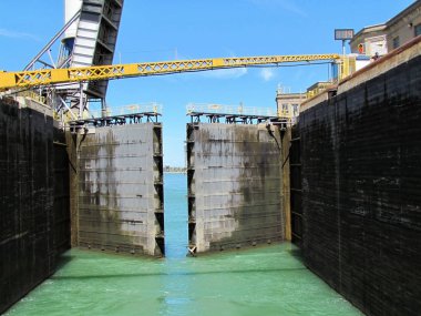 St Lawrence nehir kilitsistemi de gemi kilidi açılması