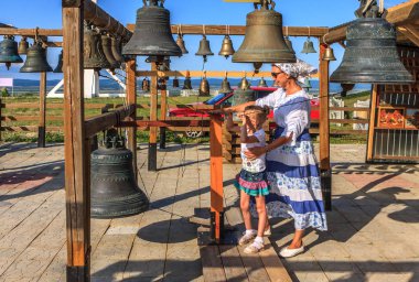 Anapa, Rusya-26 Haziran 2014: Russian Bells açık Fuar her türlü Eski Ortodoks çan temsil eder ve popüler turist dönüm noktasıdır.