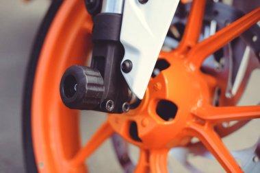 kask güven sevk motosiklet çatal üzerinde korunması.