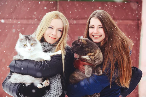 Two Beautiful Girls Big Cats Winter Animal Protection Fun Nature — Stock Photo, Image