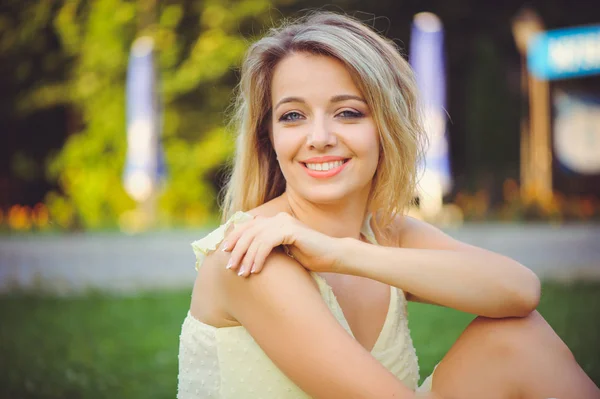 Beauty Girl Gentle Romantic Smile Background Summer Park Beautiful Happy — Stock Photo, Image