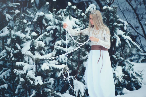 Kış Güzellik Kadın Güzel Moda Model Kızla Kar Saç Makyaj — Stok fotoğraf