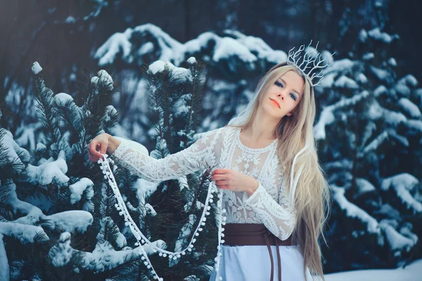 Mulher Beleza Inverno Menina Modelo Moda Bonita Com Penteado Neve — Fotografia de Stock