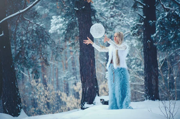 Mulher Beleza Inverno Menina Modelo Moda Bonita Com Penteado Neve — Fotografia de Stock