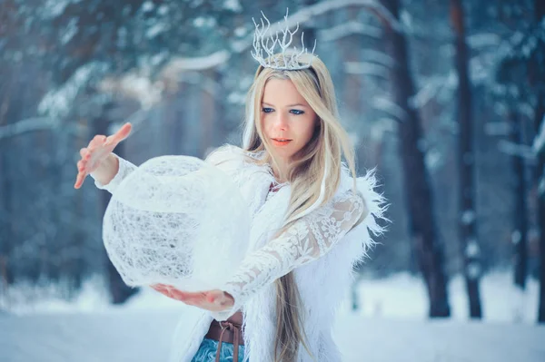 Mulher Beleza Inverno Menina Modelo Moda Bonita Com Penteado Neve — Fotografia de Stock