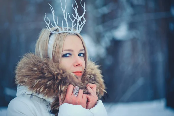 Mujer Bella Invierno Hermosa Chica Modelo Moda Con Peinado Nieve — Foto de Stock