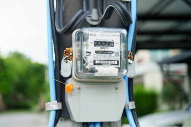 Bangkok, Tayland 7 Nisan 2025 Ev ve ofis enerji maliyeti için elektrik ölçüm sayacı.