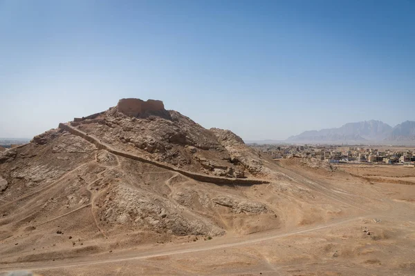 Sessizlik Kulesi, İran Yazd 'daki antik zoroastrian dağı dini alanı