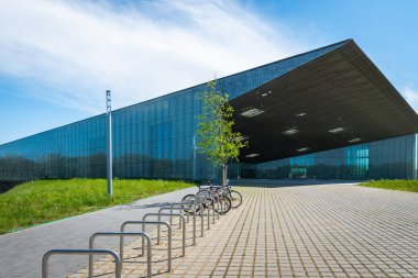 Tartu, Estonya - Mayıs 2018: Estonya Ulusal Müzesi mimarisi. Estonya Ulusal Müzesi Estonya etnografyası ve halk sanatına adanmış bir müzedir..