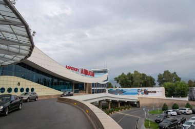 Almat, Kazakistan - Eylül, 2018: Almat havaalanı mimarisi. Almat havaalanı Kazakistan'Daki en büyük uluslararası havaalanıdır..