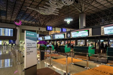 Taipei, Tayvan - Şubat 2019: Taipei Taoyuan Uluslararası Havalimanı 'nda Eva Air kontrol gişesi. Eva Air, Taoyuan Uluslararası Havalimanı merkezli dünyanın en büyük havayolu şirketlerinden biridir.. 