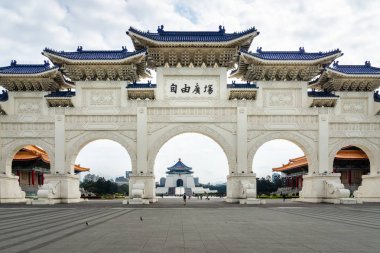 Taipei, Tayvan - Mart 2019: Chiang Kai-shek Memorial Hall Özgürlük Meydanı Kapısı, Taipei, Tayvan. Özgürlük Meydanı Taipei bir dönüm noktası ve turistler arasında popüler.