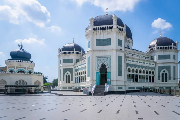 Medan, Endonezya - Ocak 2018: Medan Ulu Camii veya Mescid-i Raya Al Mashun, Endonezya'nın Medan kentinde bulunan bir camidir. Cami 1906 yılında inşa edilmiş ve Medan en büyüklerinden biri.