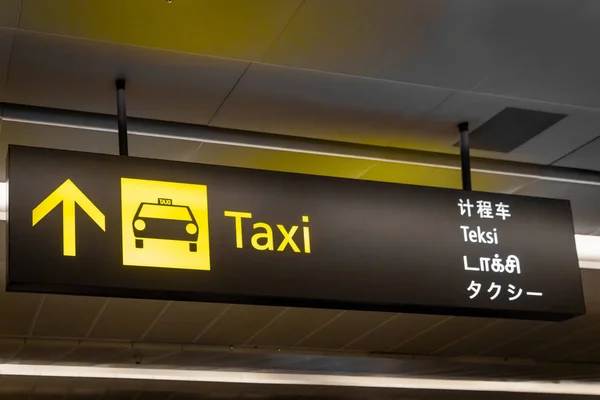 Taxi Transportation Signboard Arrow Passenger Airport Terminal — Stock Photo, Image
