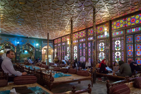 イスファハン イラン 2018年6月 Nagsh Eジャハンペルシャレストランは おいしい郷土料理 おとぎ話の東洋の雰囲気 歴史的な邸宅の素晴らしいインテリアを提供しています — ストック写真