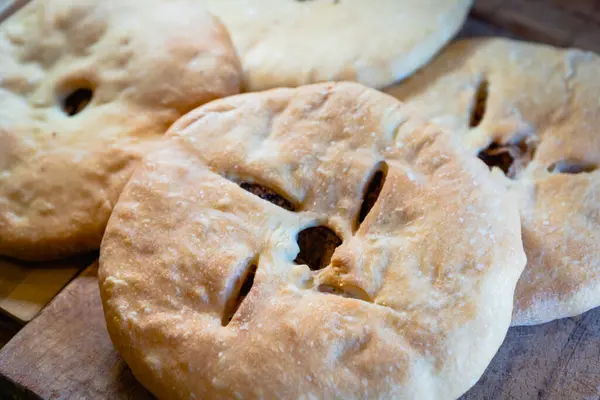 Лобіані Традиційний Грузинський Хліб Червоними Бобами Набитий Зблизька Вибірковим Фокусом — стокове фото