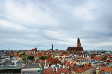 Yazın Wroclaw City hava manzarası. Wroclaw, Polonya 'nın eski şehir merkezi de dahil olmak üzere havacılık şehri manzarası