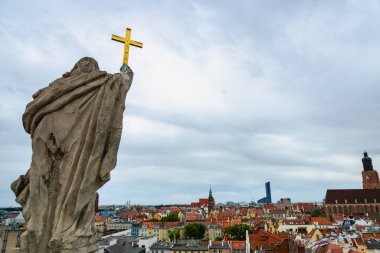 Yazın Wroclaw City hava manzarası. Wroclaw, Polonya 'nın eski şehir merkezi de dahil olmak üzere havacılık şehri manzarası