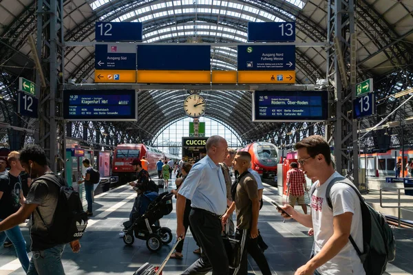 Frankfurt Duitsland Juli 2019 Frankfurt Centraal Station Architectuur Mensen Buurt — Stockfoto
