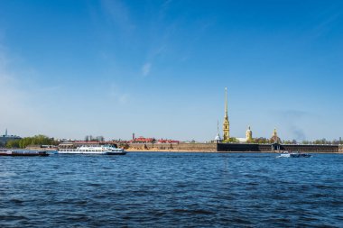 Saint Petersburg nehir manzaralı Peter ve Paul Kalesi, Neva nehri üzerindeki havalandırma yağı, Saint Petersburg, Rusya