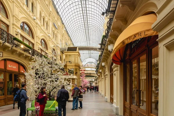 Moscú Rusia Abril 2019 Arquitectura Gum Shopping Mall Visitors Gum — Foto de Stock