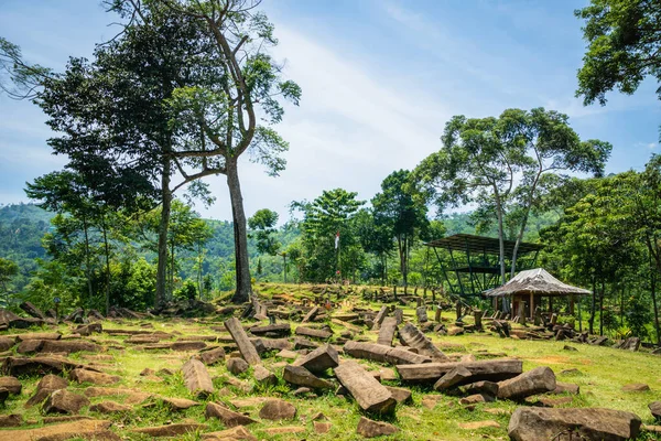 インドネシアのジャワ島チアンジュールにあるGunung Padang Megalithic Site グヌンパダンは東南アジア最大の巨大遺跡です — ストック写真