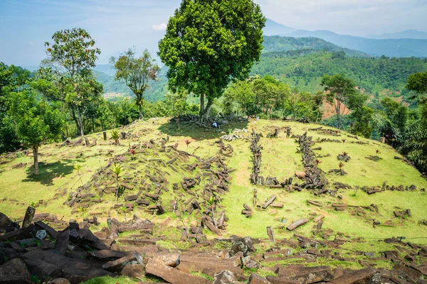 インドネシアのジャワ島チアンジュールにあるGunung Padang Megalithic Site グヌンパダンは東南アジア最大の巨大遺跡です — ストック写真