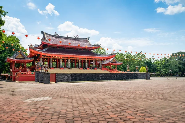 Semarang Endonezya 'daki Sam Poo Kong tapınağı. Sam Poo Kong Tapınağı Semarang 'da büyük bir Çin tapınağıdır ve turistler tarafından ziyaret edilen bir simgedir..