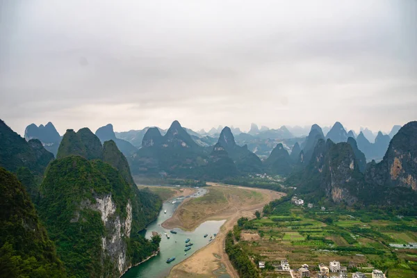 Pohled Řeku Krasové Hory Kopce Výletní Lodě Yangshuo Guangxi Čína — Stock fotografie