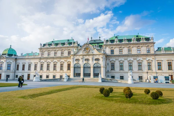 ウィーン オーストリア 2020年3月 ベルヴェデーレ宮殿と公園 オーストリア ウィーンの観光客や観光客のための人気のある歴史的建造物 — ストック写真
