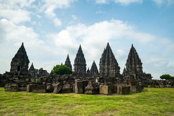 Endonezya, Yogyakarta 'daki Prambanan tapınağı kompleksi. Prambanan 9. yüzyıldan kalma bir Hindu tapınağı ve UNESCO Dünya Mirası Alanı.