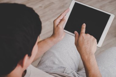 Casual adam boş tablet ekran tablet uygulama için sahte kadar kullanıyor