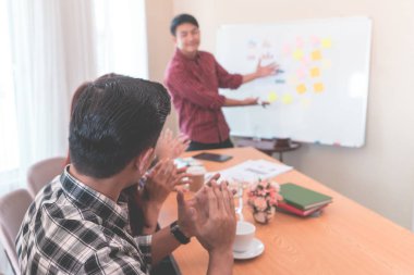 İş takım alkışlar başarılı toplantı için alkışlıyorum