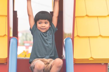 Çocuk Bahçesi evi tırmanıyor