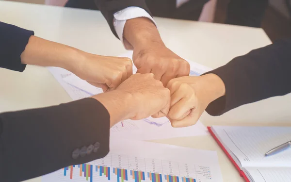 Cuatro Puñetazos Reunión Negocios Para Concepto Equipo —  Fotos de Stock