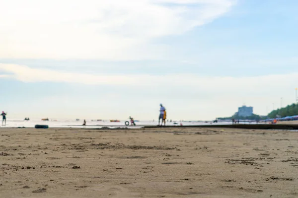 Borrosa Playa Con Gente Jugando Con Ola — Foto de Stock