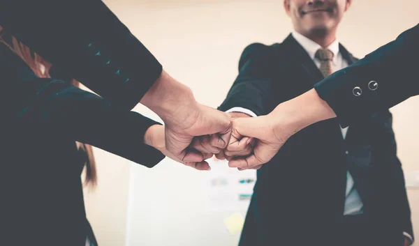 Cuatro Puñetazos Reunión Negocios Para Concepto Equipo —  Fotos de Stock