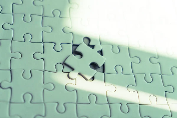 placing the last jigsaw for business solution concept