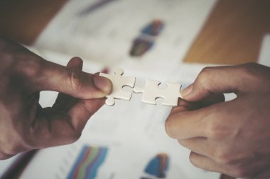 İki elim iki yap-boz birleştirmek