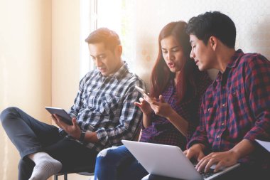 Genç işletme kurma ekibi toplandı.