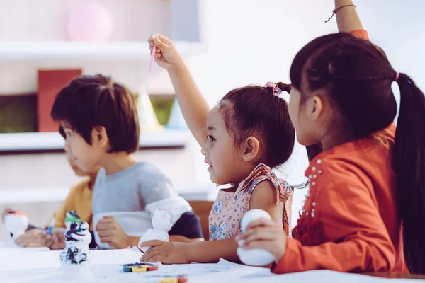 Asiatico Ragazza Ragazzi Pittura Bambole Arte Gruppo — Foto Stock