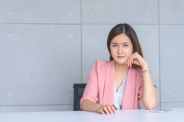 Toplantı odasında Sevimli iş ofis işçi portre